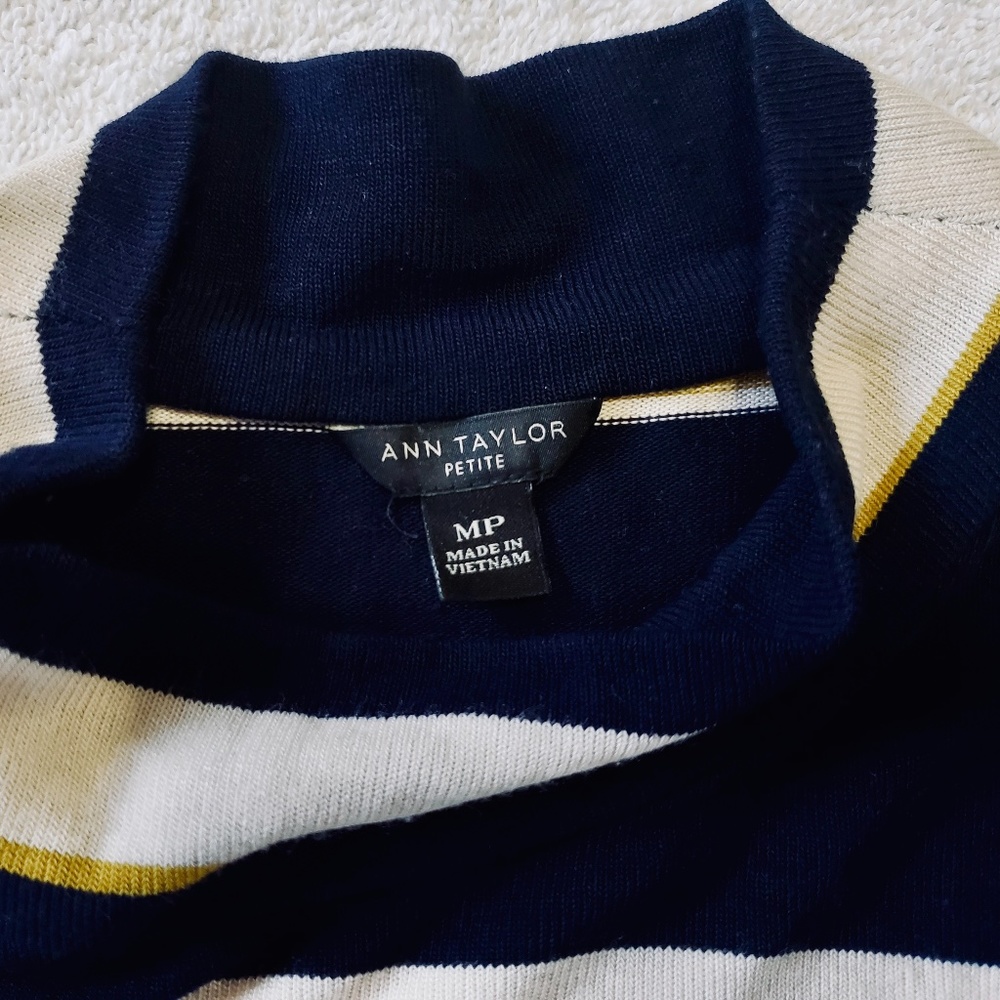 •SOLD• Ann Taylor Stripped Shirt - Picture 5 of 6